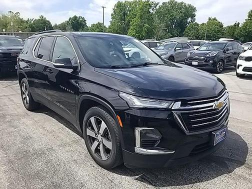 Mosaic Black Metallic 2022 Chevrolet Traverse LT Leather