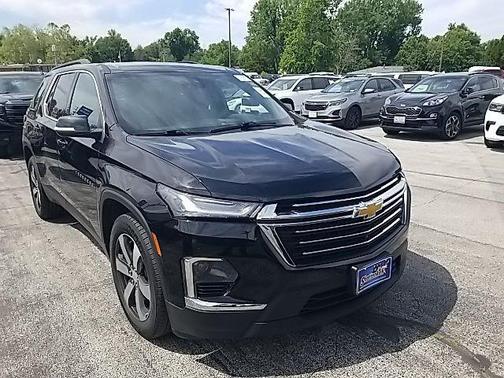 Mosaic Black Metallic 2022 Chevrolet Traverse LT Leather