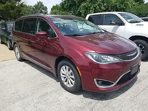Velvet Red Pearlcoat 2018 Chrysler Pacifica Touring-L