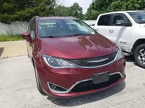 Velvet Red Pearlcoat 2018 Chrysler Pacifica Touring-L