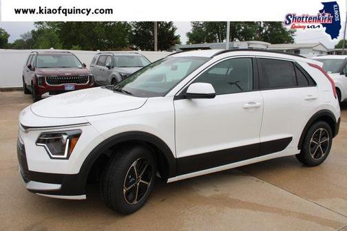 White Pearl 2026 Kia Niro LX