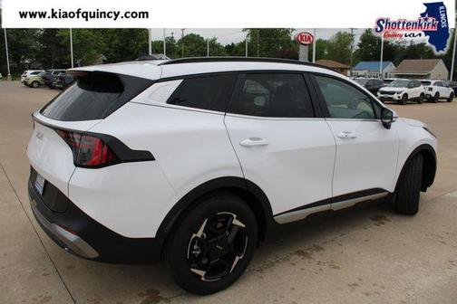 White Pearl 2026 Kia Sportage EX