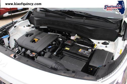 White Pearl 2026 Kia Seltos S