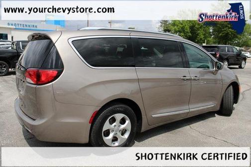 2017 Chrysler Pacifica Touring-L