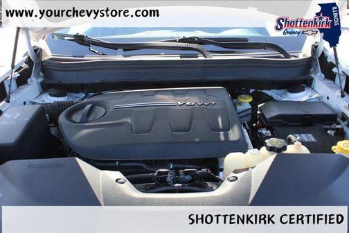 Bright White Clearcoat 2019 Jeep Cherokee Limited