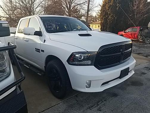 2017 RAM 1500 Night Crew Cab 4x4 5'7' Box
