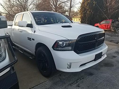 2017 RAM 1500 Night Crew Cab 4x4 5'7' Box