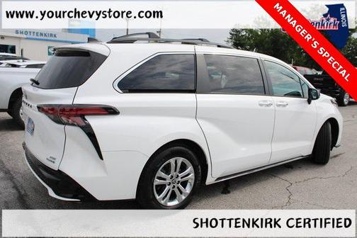 2022 Toyota Sienna XSE 7 Passenger