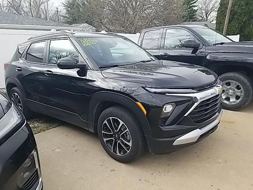 Mosaic Black Metallic 2025 Chevrolet Trailblazer LT