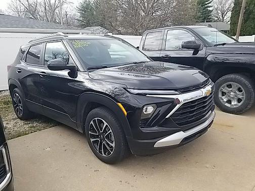 Mosaic Black Metallic 2025 Chevrolet Trailblazer LT