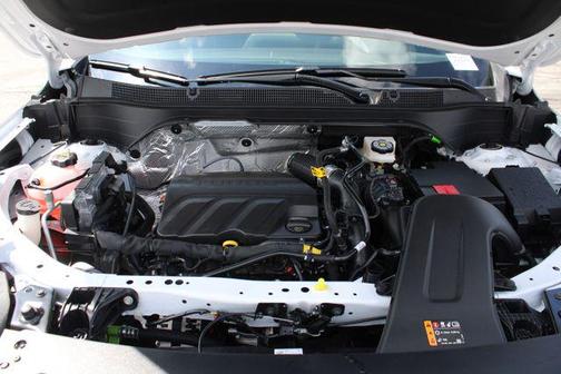 Summit White 2026 Chevrolet Trax FWD 2RS