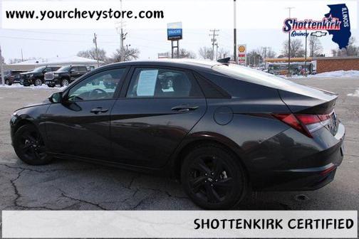 2022 Hyundai ELANTRA SEL