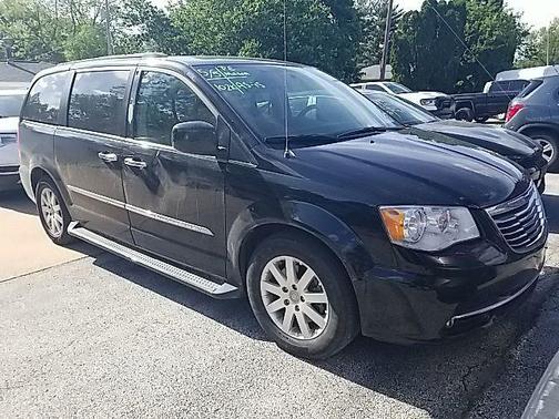 Brilliant Black Crystal Pearlcoat 2016 Chrysler Town & Country Touring