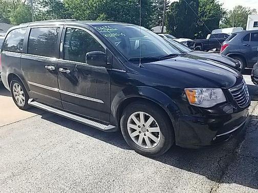 Brilliant Black Crystal Pearlcoat 2016 Chrysler Town & Country Touring