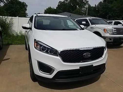 Snow White Pearl 2017 Kia Sorento LX