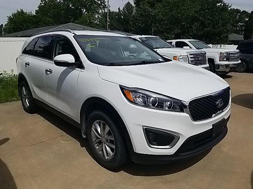 Snow White Pearl 2017 Kia Sorento LX