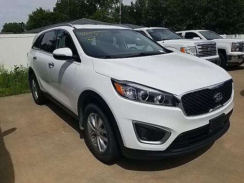 Snow White Pearl 2017 Kia Sorento LX