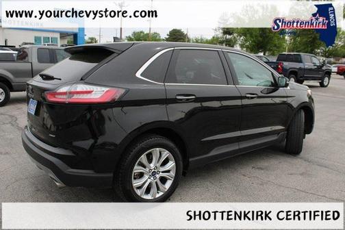 2022 Ford Edge Titanium