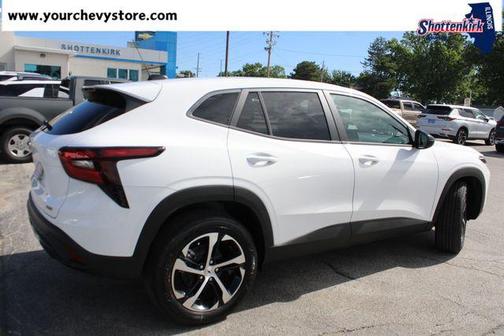 Summit White 2026 Chevrolet Trax FWD 1RS