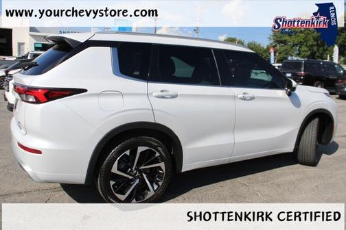 White 2023 Mitsubishi Outlander SEL