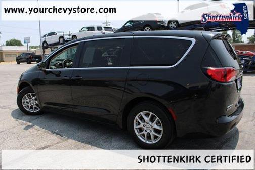 2023 Chrysler Voyager LX