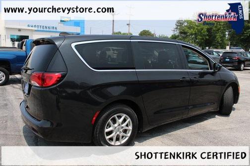 2023 Chrysler Voyager LX
