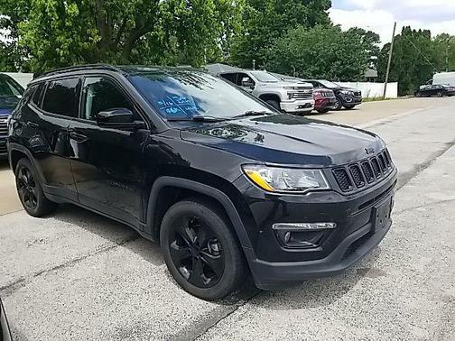 Diamond Black Crystal Pearlcoat 2020 Jeep Compass Latitude