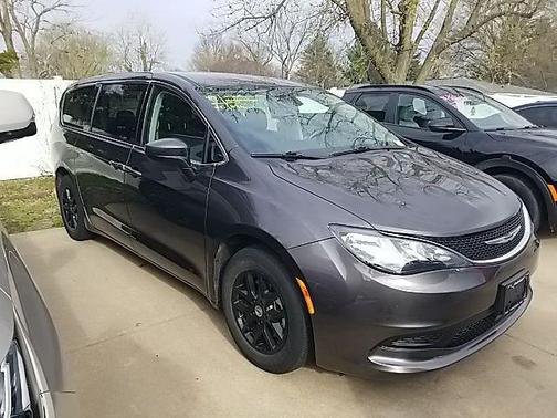 Granite Crystal Metallic Clearcoat 2021 Chrysler Voyager LX