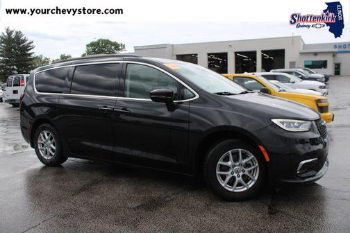 Brilliant Black Crystal Pearlcoat 2022 Chrysler Pacifica Touring L