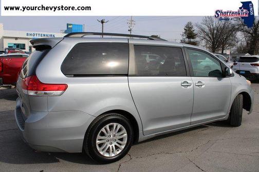 2013 Toyota Sienna XLE