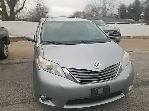 2013 Toyota Sienna XLE