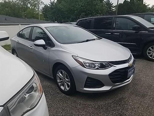 Silver Ice Metallic 2019 Chevrolet Cruze LS