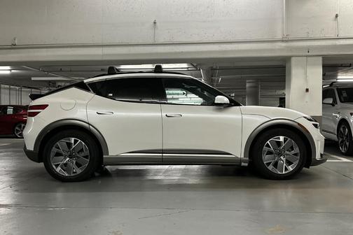 2025 Genesis GV60 Standard