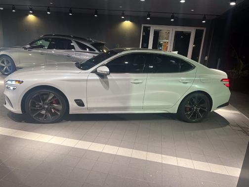 Uyuni White 2023 Genesis G70 3.3T