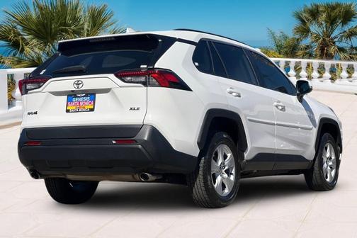 2020 Toyota RAV4 XLE