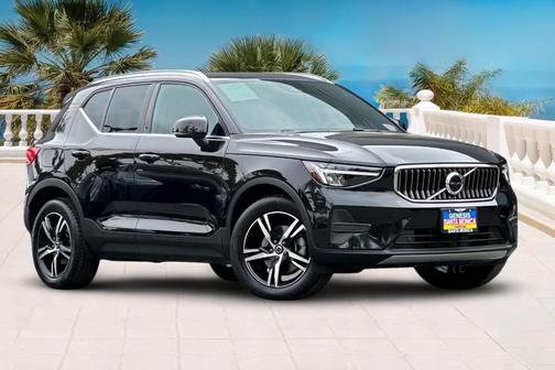 2025 Volvo XC40 B5 Core Bright Theme