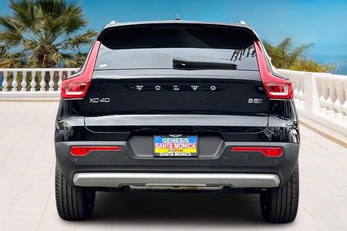 2025 Volvo XC40 B5 Core Bright Theme
