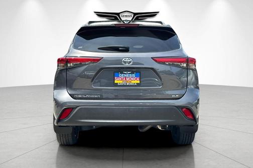 Magnetic Gray Metallic 2023 Toyota Highlander XLE