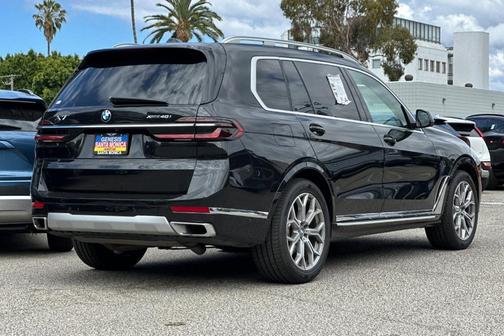 Black Sapphire Metallic 2024 BMW X7 xDrive40i