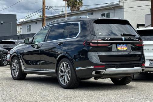Black Sapphire Metallic 2024 BMW X7 xDrive40i
