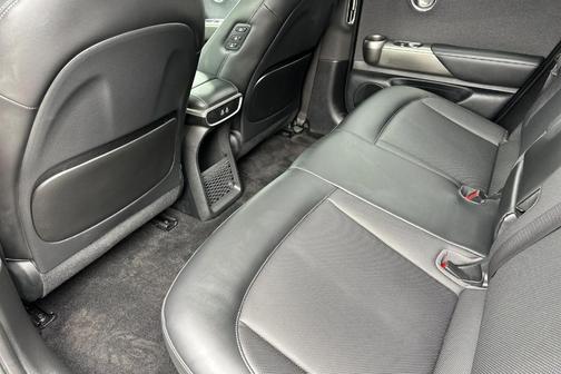 2024 Genesis GV60 Standard