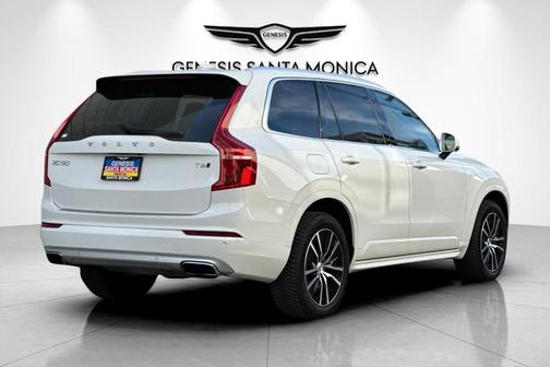 Crystal White Metallic 2020 Volvo XC90 T6 Momentum 7 Passenger