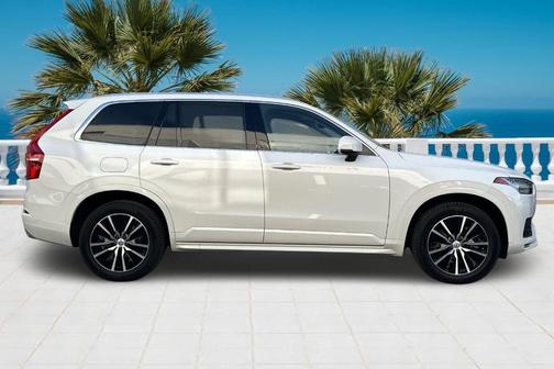 2020 Volvo XC90 T6 Momentum 7 Passenger