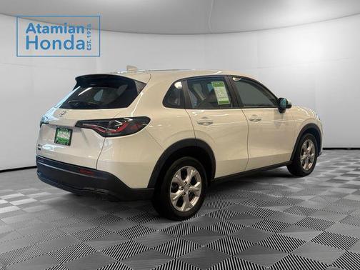 Platinum White Pearl 2024 Honda HR-V LX
