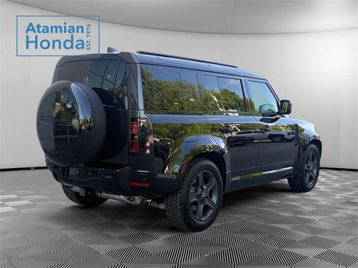 2024 Land Rover Defender 110 P400 X-Dynamic SE