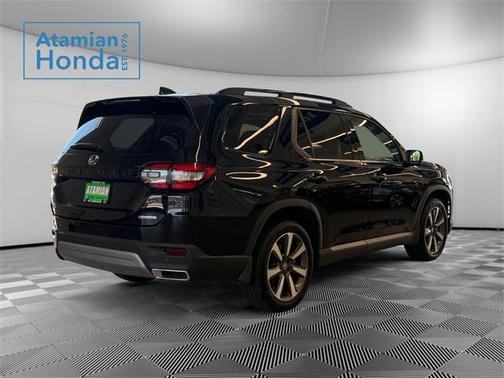 2023 Honda Pilot Touring 8-Passenger