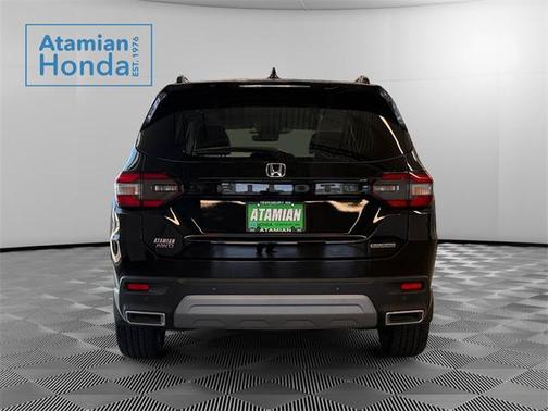 2023 Honda Pilot Touring 8-Passenger
