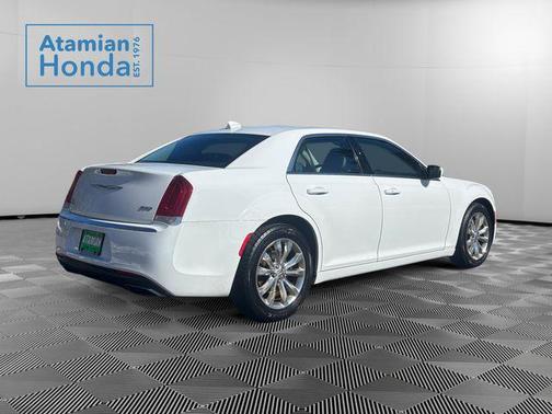 2017 Chrysler 300 Limited