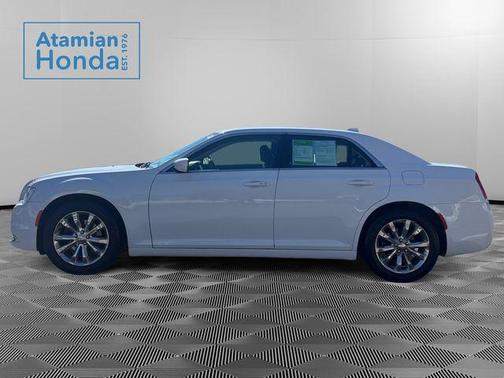 2017 Chrysler 300 Limited