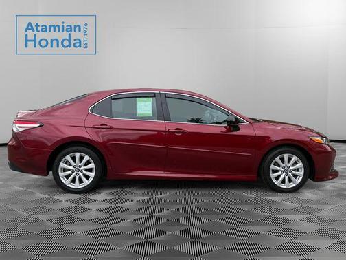 Pearl 2018 Toyota Camry LE